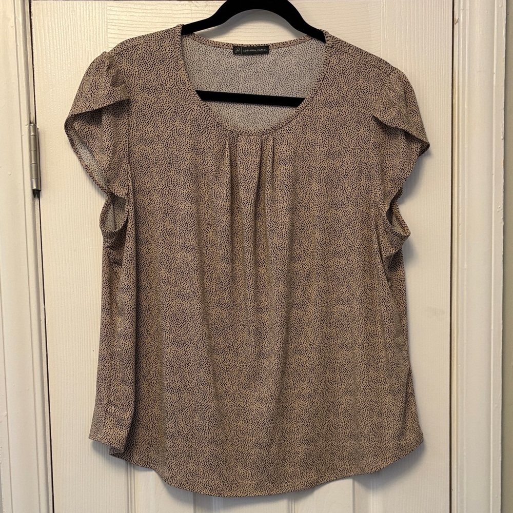 Adrianna Papell Cream & Black Patterned Cap Sleeve Blouse – Size XL